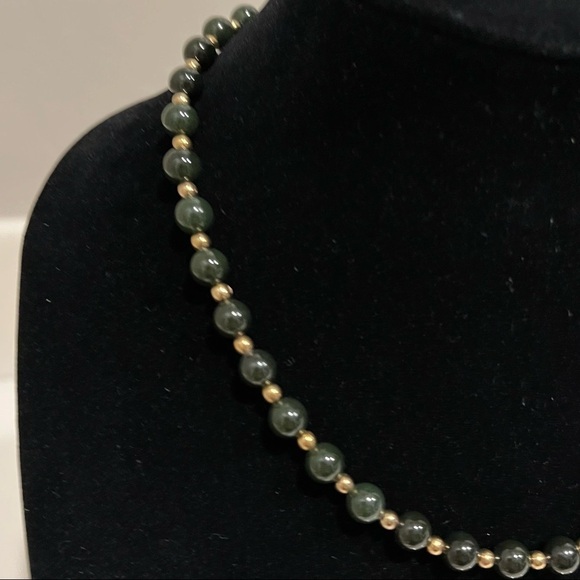 Vintage Chalcedony dark green beads short 8” necklace, unbranded - Picture 5 of 8